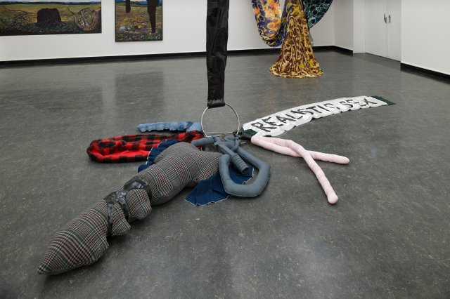 an old dyke in the flesh who is an emblem for the rest/Tissue