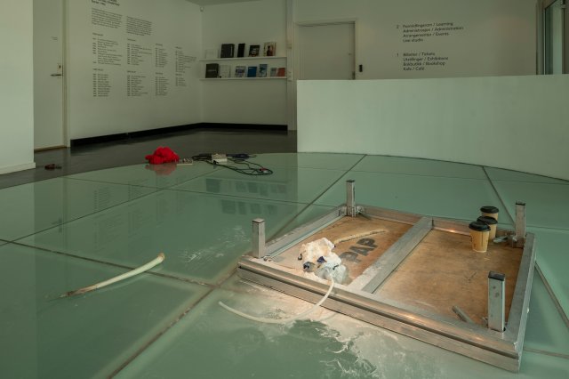 Ticklings/Witnessing a yawn or sexual activity