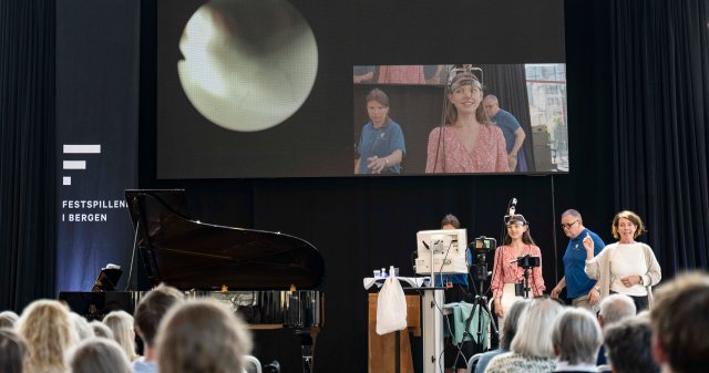 Fra Stikk innom-presentasjon av forskning utvikling av sangstemmer i Grieghallen.