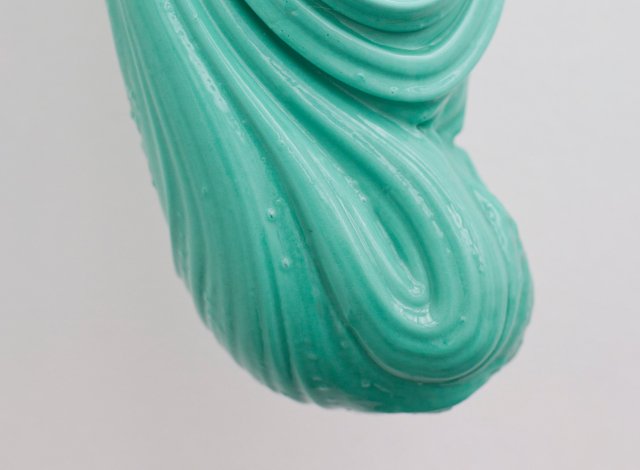 Detalje fra Vilde Løwenborg Bloms kunstverk "When Drops of Syrup Form Hard Brittle Threads in Cold Water", Master i kunst, 2017
