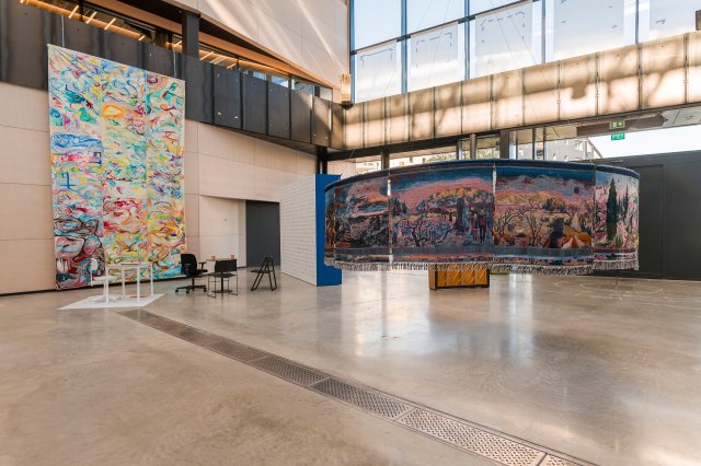 Installasjonsbilde av Bachelorutstillingen 2025